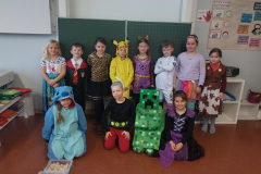 Klassenfoto im Kostüm