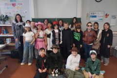 Klassenfoto im Kostüm