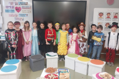 Klassenfoto im Kostüm