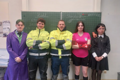 Lehrerfoto im Kostüm