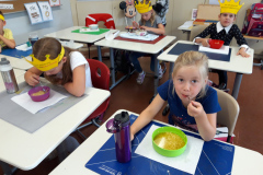 Buchstabensuppe wird gegessen