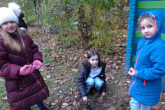 Kinder lächeln in die Kamera