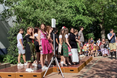 Bühnen Foto mit vielen Personen