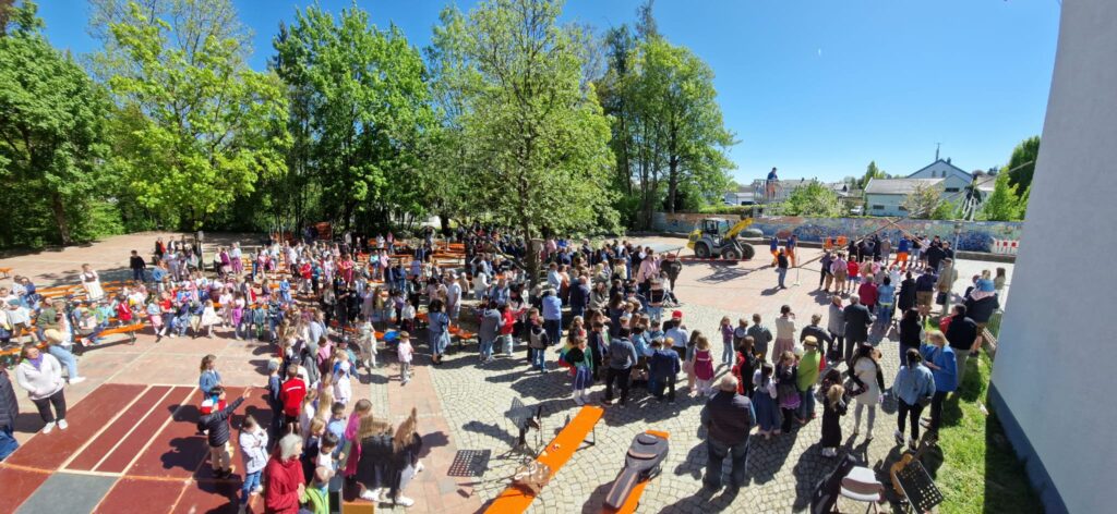 Symbolbild zum Beitrag Tradition trifft Gemeinschaft – Maifest 2026