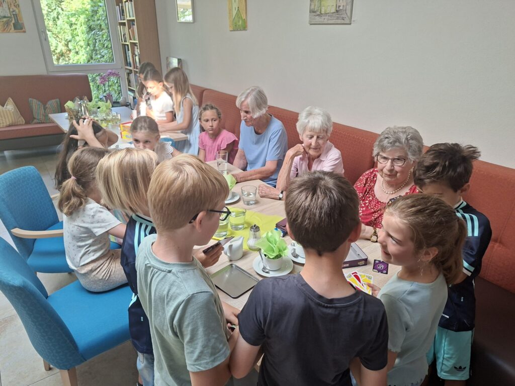 Symbolbild zum Beitrag Brücken zwischen Generationen