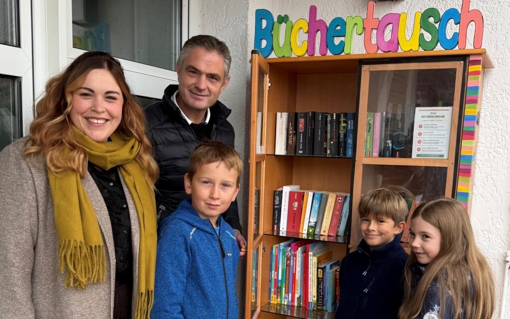 Symbolbild zum Beitrag Ein Schrank voller Geschichten – unser neuer Bücherturm